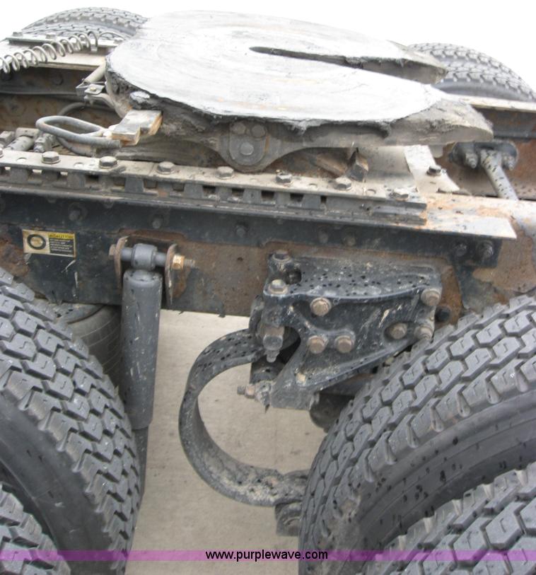 image for item 1505 2005 Kenworth Construct T600 semi truck