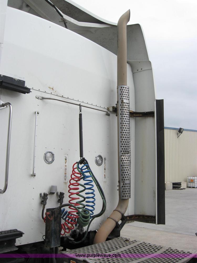 image for item 1505 2005 Kenworth Construct T600 semi truck