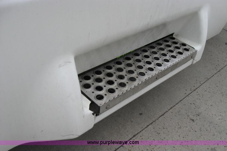 image for item 1505 2005 Kenworth Construct T600 semi truck