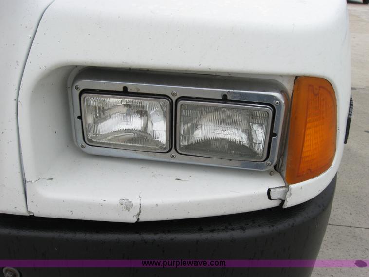 image for item 1505 2005 Kenworth Construct T600 semi truck