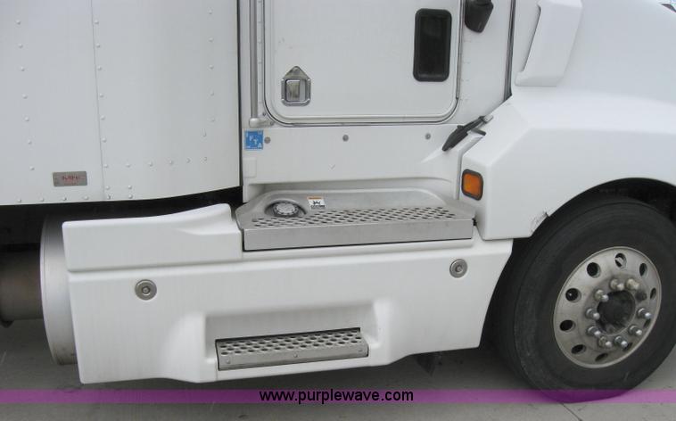 image for item 1505 2005 Kenworth Construct T600 semi truck