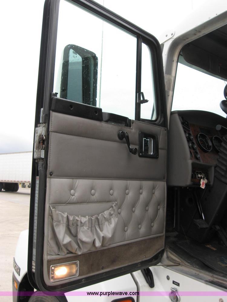 image for item 1505 2005 Kenworth Construct T600 semi truck
