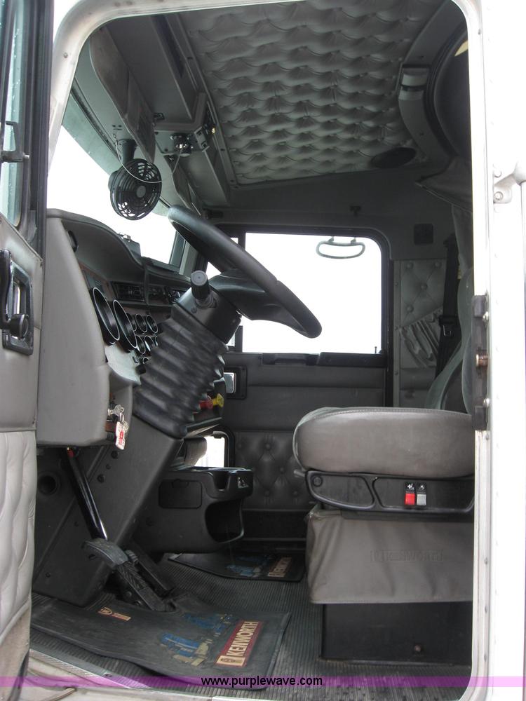 image for item 1505 2005 Kenworth Construct T600 semi truck