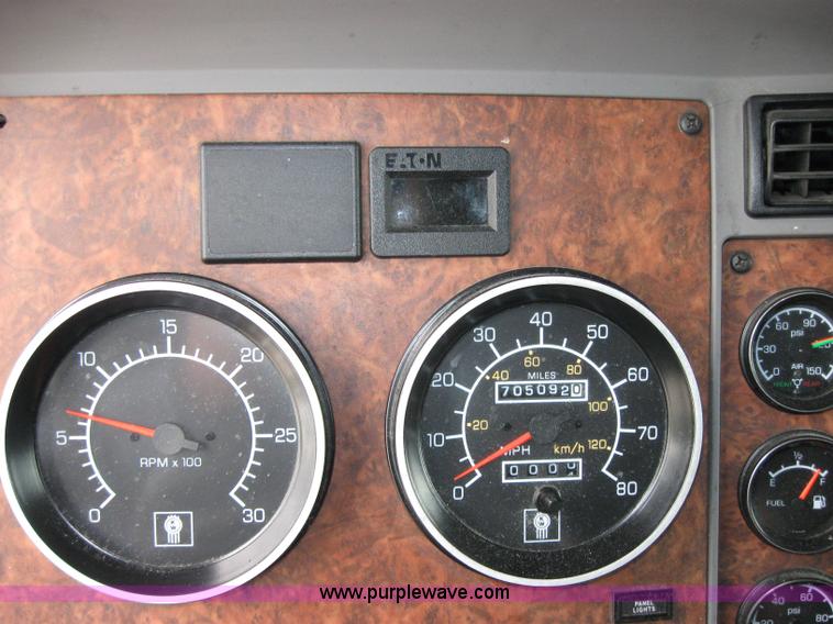 image for item 1505 2005 Kenworth Construct T600 semi truck