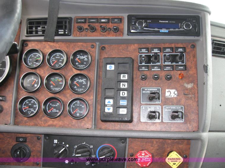 image for item 1505 2005 Kenworth Construct T600 semi truck