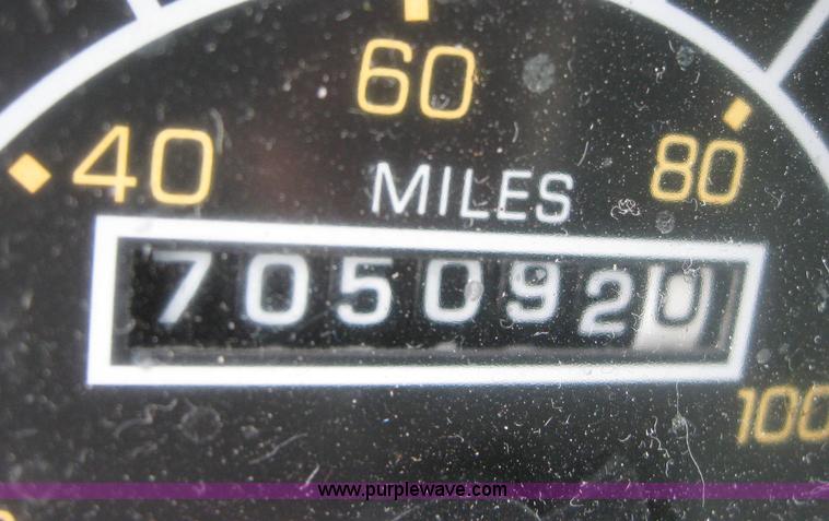 image for item 1505 2005 Kenworth Construct T600 semi truck