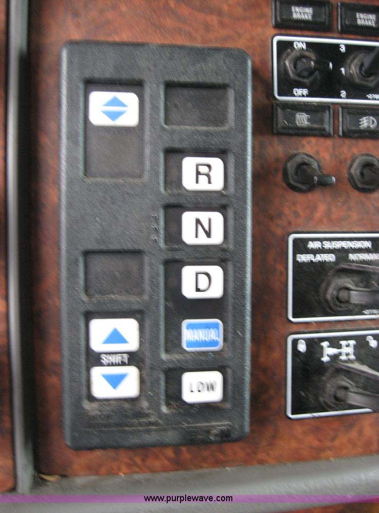 image for item 1505 2005 Kenworth Construct T600 semi truck