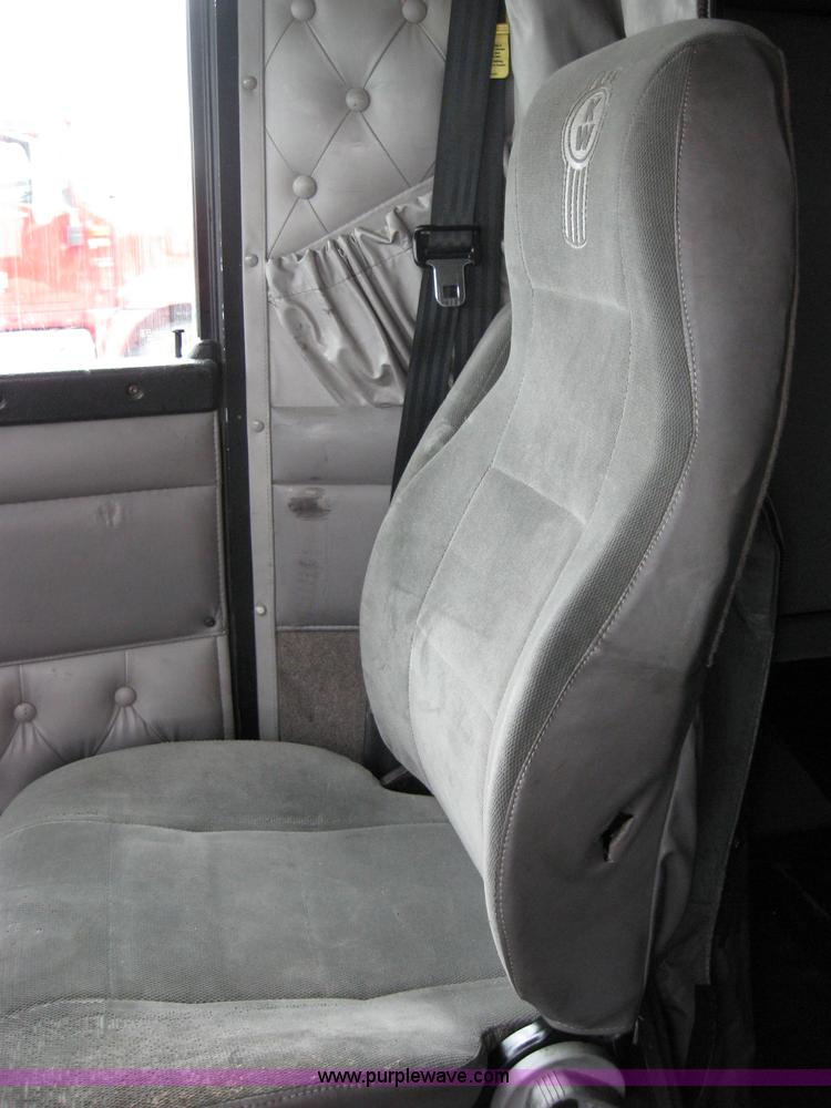 image for item 1505 2005 Kenworth Construct T600 semi truck