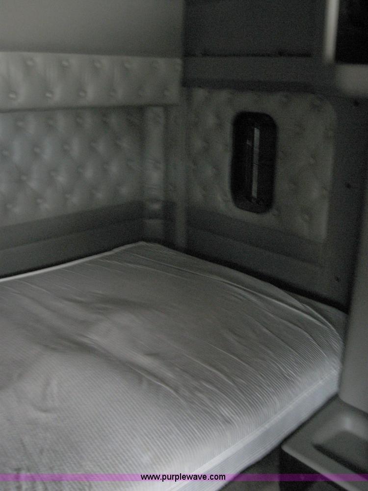 image for item 1505 2005 Kenworth Construct T600 semi truck