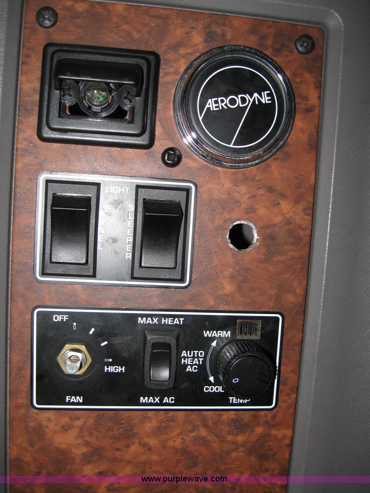 image for item 1505 2005 Kenworth Construct T600 semi truck