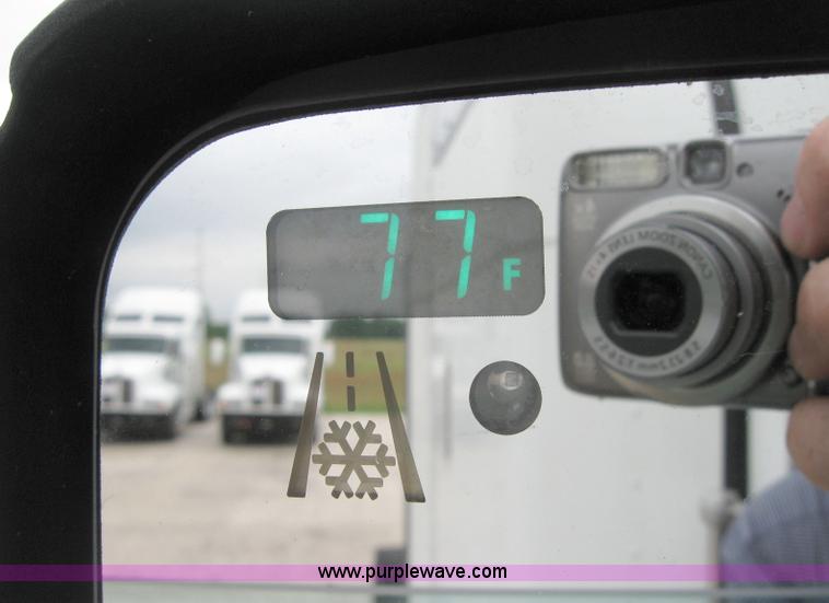 image for item 1505 2005 Kenworth Construct T600 semi truck