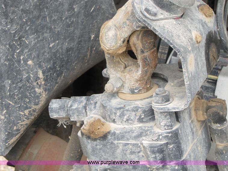 image for item 1901 1996 Mack RD690S semi truck