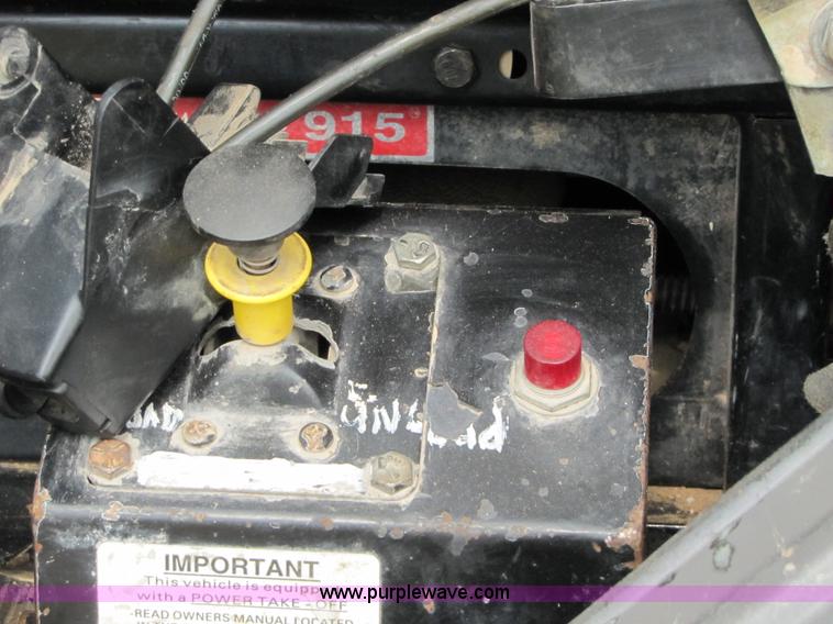 image for item 1901 1996 Mack RD690S semi truck