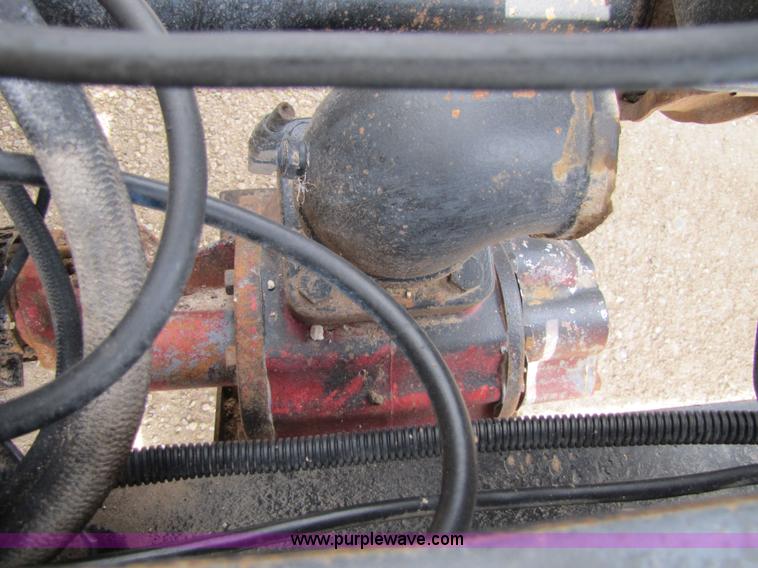 image for item 1901 1996 Mack RD690S semi truck