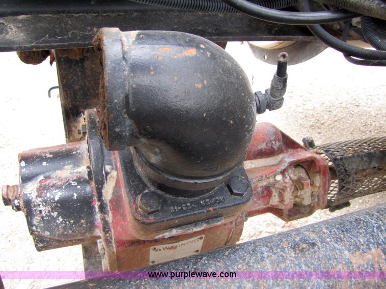 image for item 1901 1996 Mack RD690S semi truck