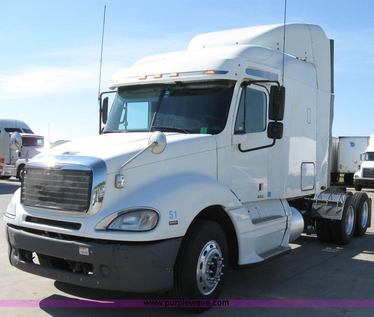 image for item 2030 2004 Freightliner Conventional Columbia 120 semi truck