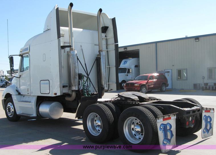image for item 2030 2004 Freightliner Conventional Columbia 120 semi truck