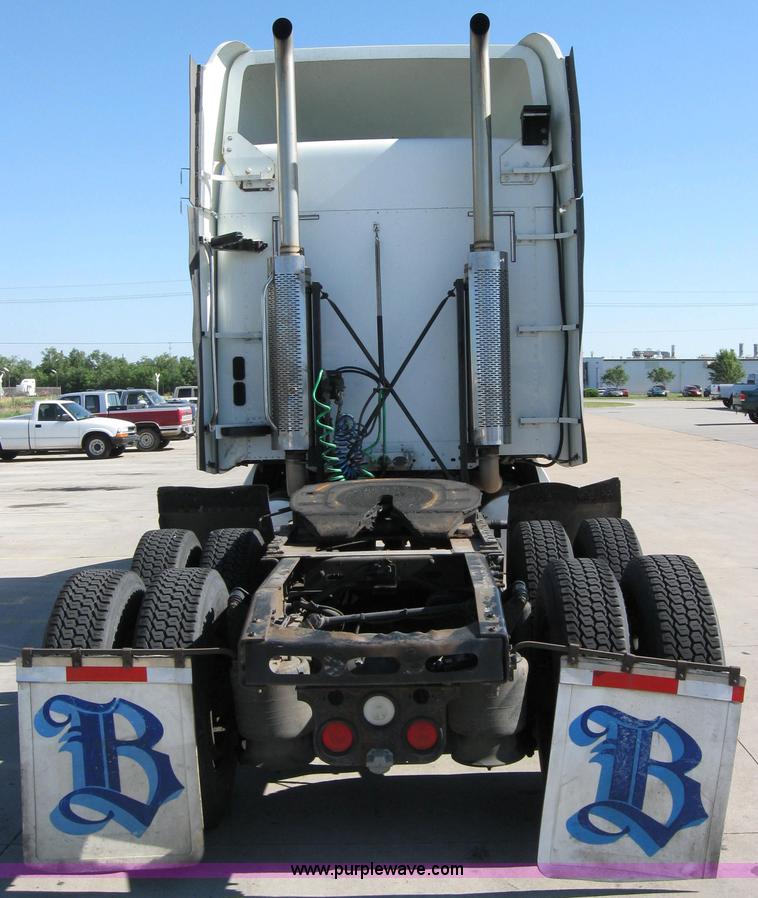 image for item 2030 2004 Freightliner Conventional Columbia 120 semi truck