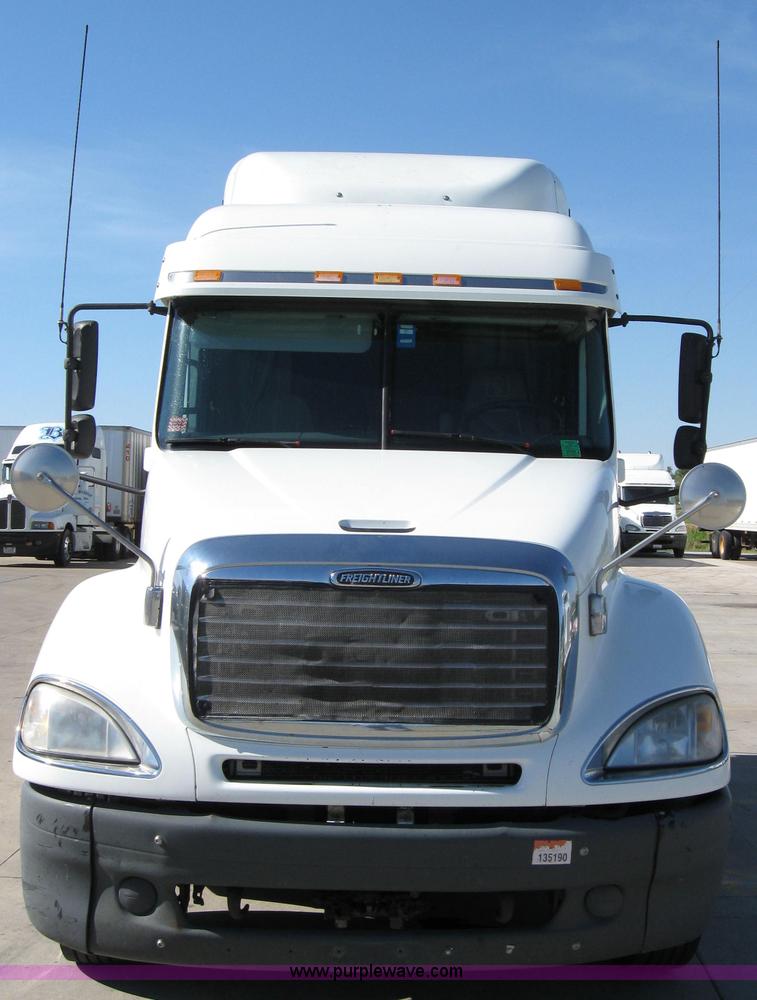 image for item 2030 2004 Freightliner Conventional Columbia 120 semi truck