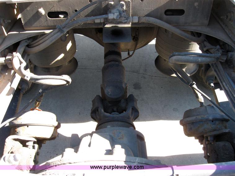 image for item 2030 2004 Freightliner Conventional Columbia 120 semi truck