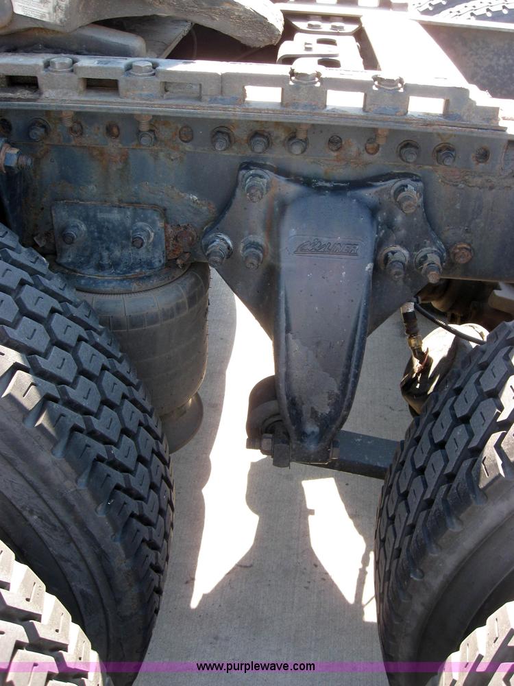 image for item 2030 2004 Freightliner Conventional Columbia 120 semi truck