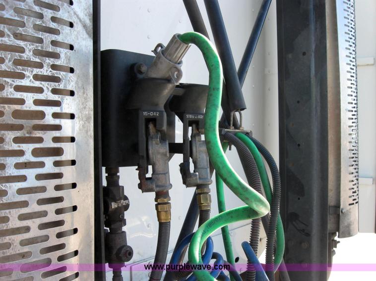 image for item 2030 2004 Freightliner Conventional Columbia 120 semi truck