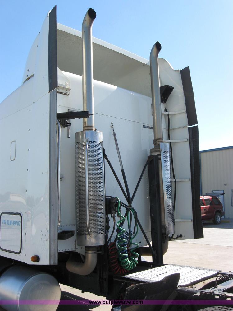 image for item 2030 2004 Freightliner Conventional Columbia 120 semi truck