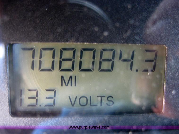 image for item 2030 2004 Freightliner Conventional Columbia 120 semi truck