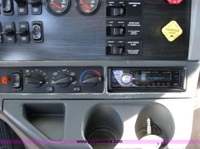 image for item 2030 2004 Freightliner Conventional Columbia 120 semi truck