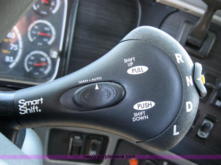 image for item 2030 2004 Freightliner Conventional Columbia 120 semi truck