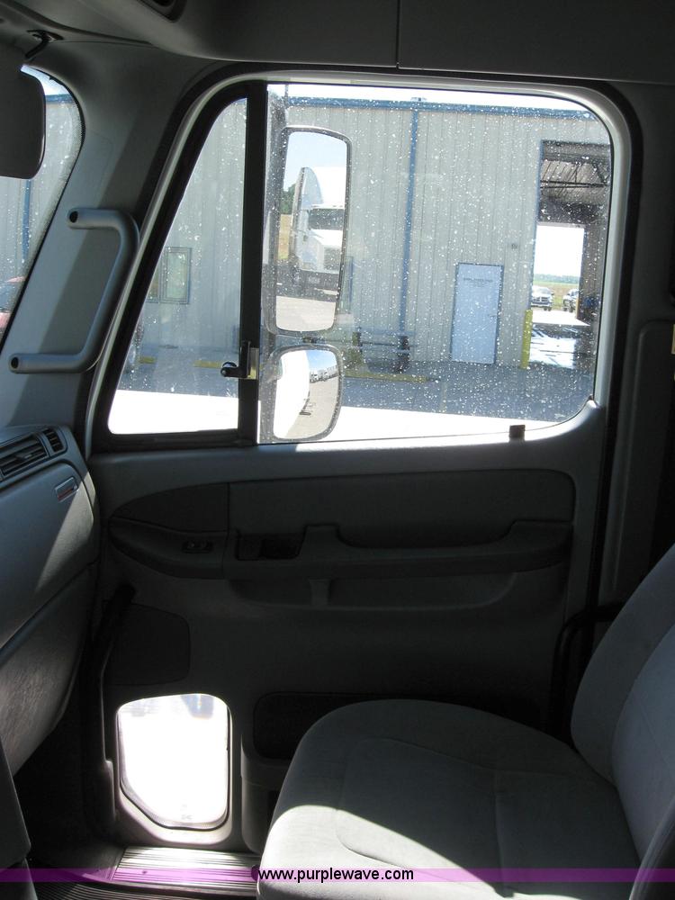 image for item 2030 2004 Freightliner Conventional Columbia 120 semi truck