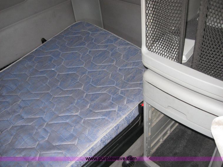 image for item 2030 2004 Freightliner Conventional Columbia 120 semi truck