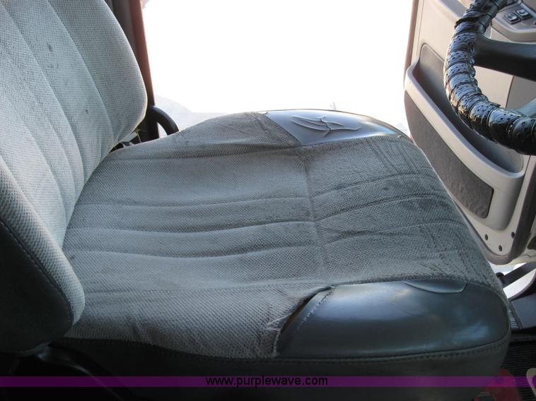 image for item 2030 2004 Freightliner Conventional Columbia 120 semi truck