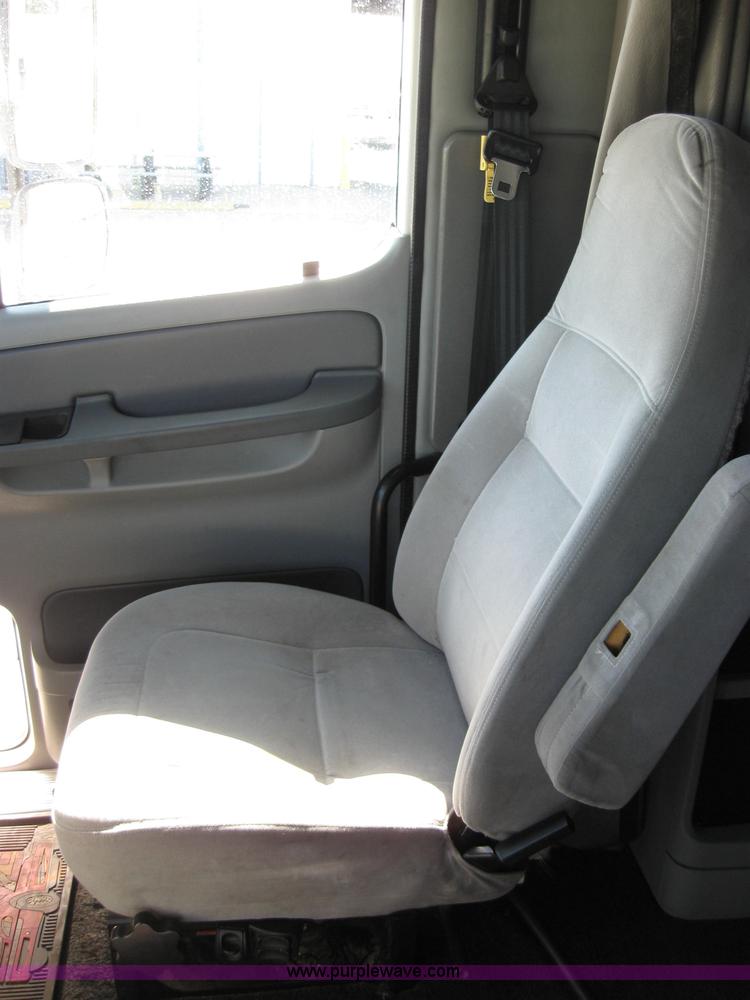 image for item 2030 2004 Freightliner Conventional Columbia 120 semi truck