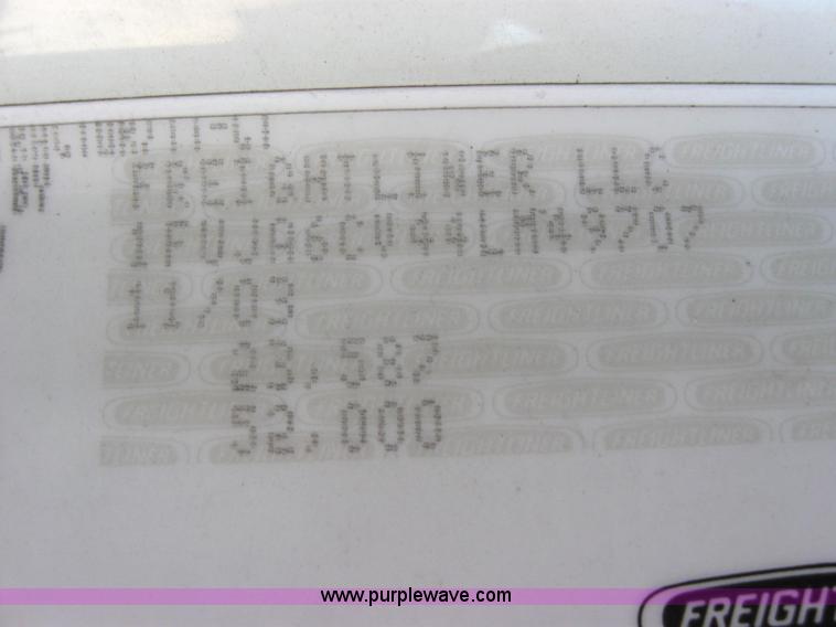 image for item 2030 2004 Freightliner Conventional Columbia 120 semi truck