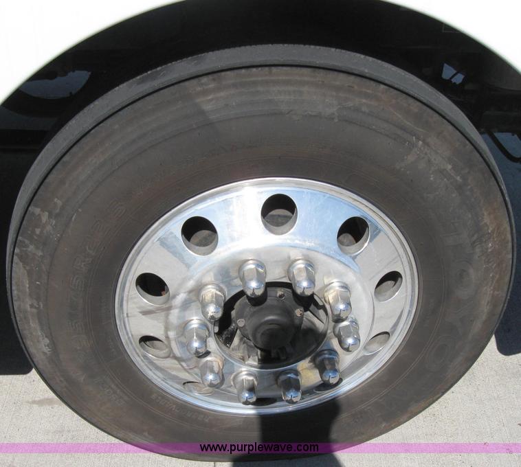 image for item 2031 2005 Kenworth Construct T600 semi truck