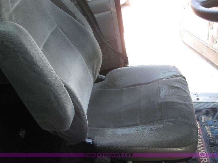 image for item 2031 2005 Kenworth Construct T600 semi truck