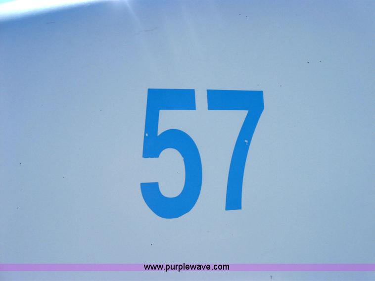 image for item 2031 2005 Kenworth Construct T600 semi truck