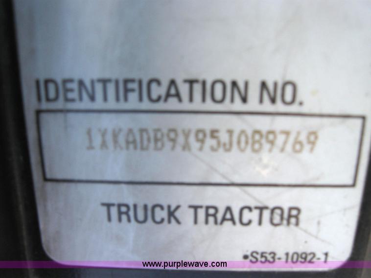 image for item 2031 2005 Kenworth Construct T600 semi truck