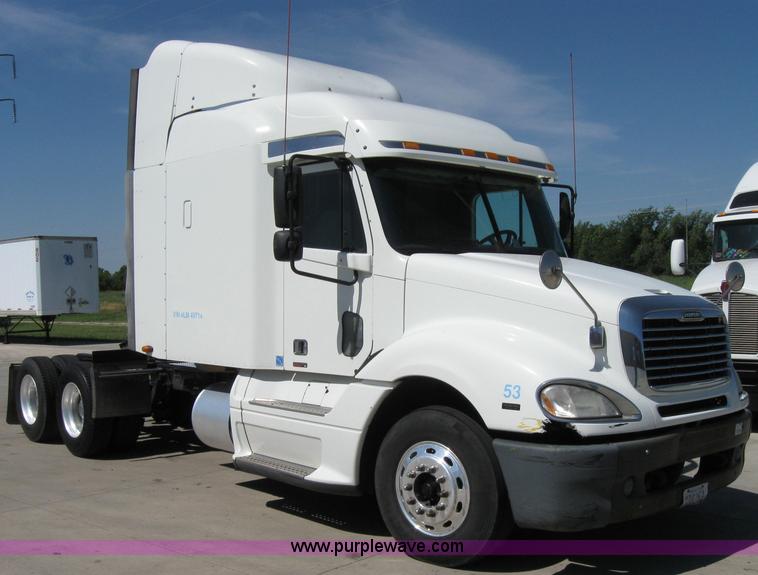 image for item 2032 2004 Freightliner Conventional Columbia 120 semi truck