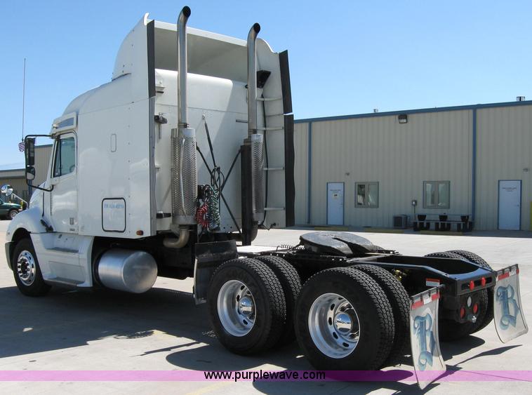 image for item 2032 2004 Freightliner Conventional Columbia 120 semi truck