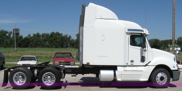image for item 2032 2004 Freightliner Conventional Columbia 120 semi truck