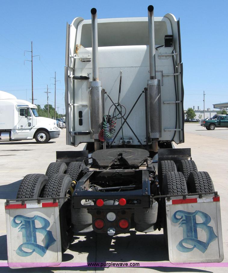 image for item 2032 2004 Freightliner Conventional Columbia 120 semi truck