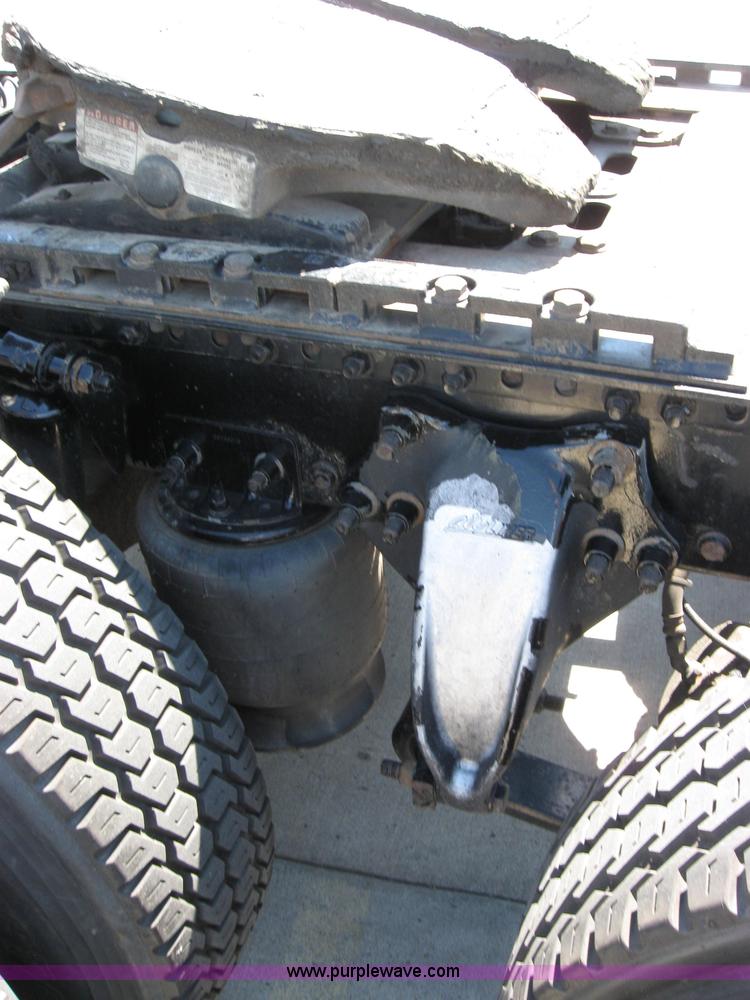 image for item 2032 2004 Freightliner Conventional Columbia 120 semi truck