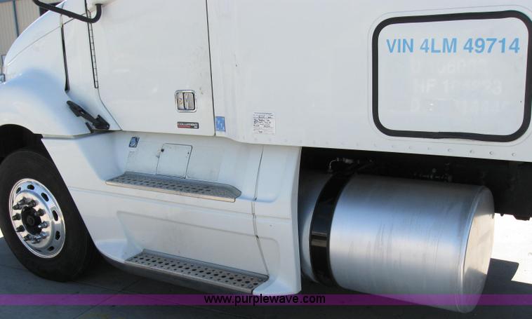 image for item 2032 2004 Freightliner Conventional Columbia 120 semi truck