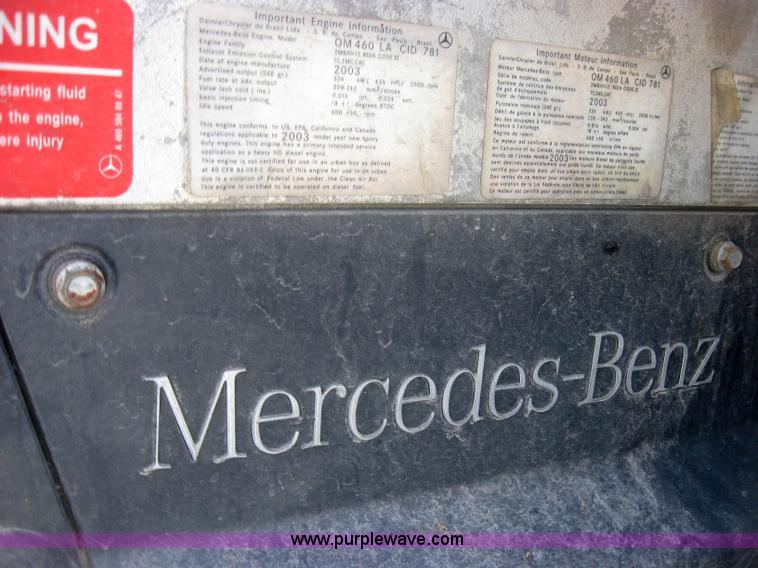 image for item 2032 2004 Freightliner Conventional Columbia 120 semi truck