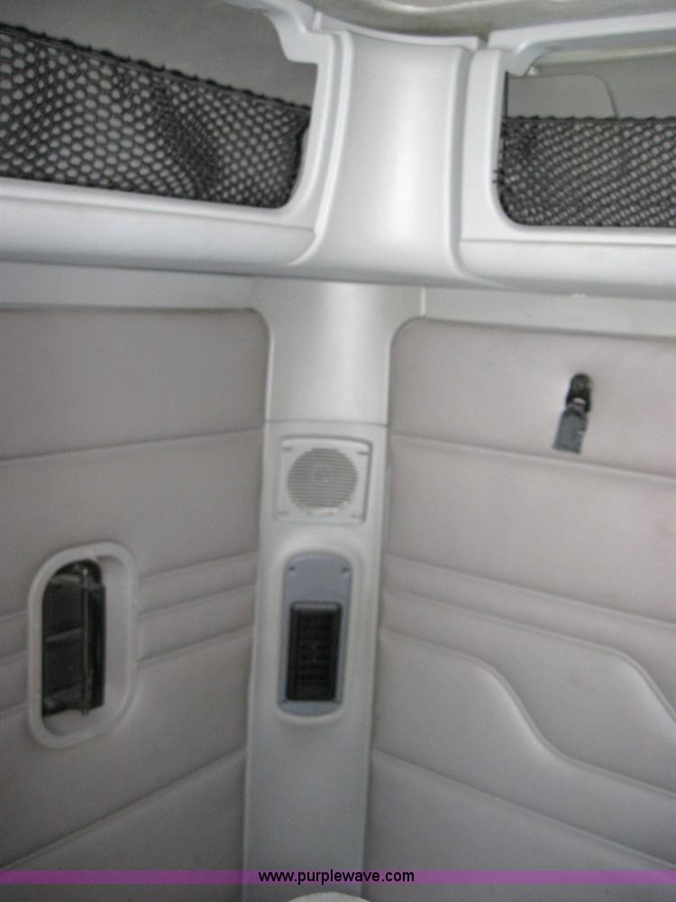 image for item 2032 2004 Freightliner Conventional Columbia 120 semi truck