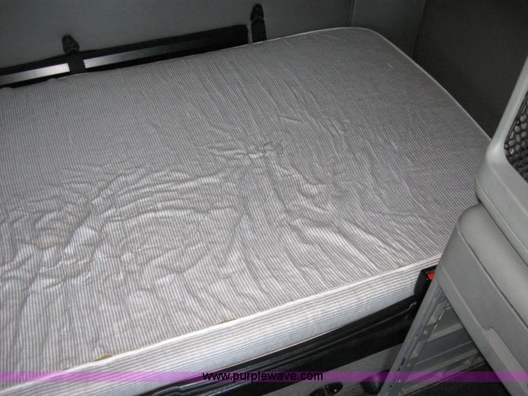 image for item 2032 2004 Freightliner Conventional Columbia 120 semi truck