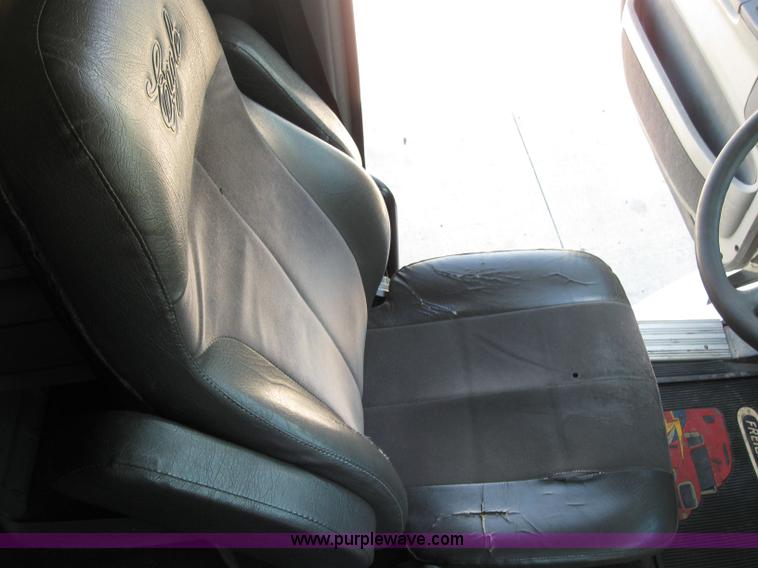 image for item 2032 2004 Freightliner Conventional Columbia 120 semi truck