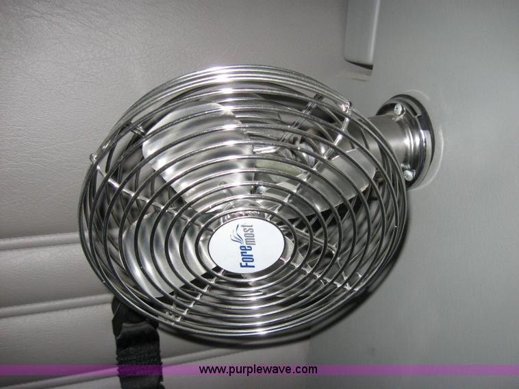 image for item 2032 2004 Freightliner Conventional Columbia 120 semi truck